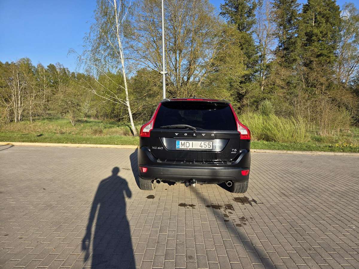 Volvo XC60 2013 — двигун 2953 cm³, 305 HP (224kW)