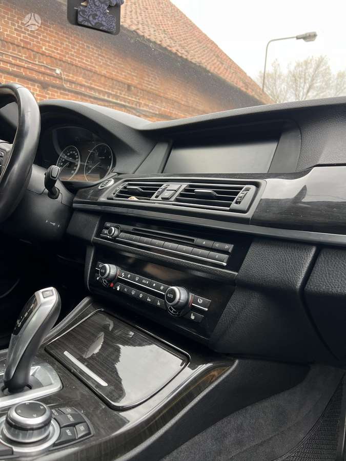 BMW 535 2010 — photo 18