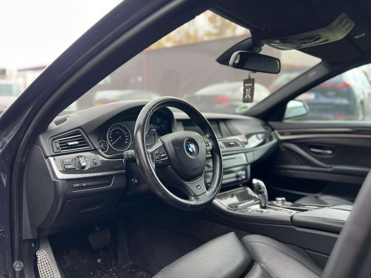 BMW 535 2010 — rear view