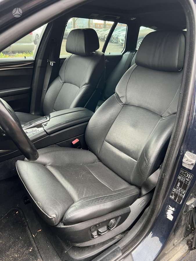 BMW 535 2010 — interior