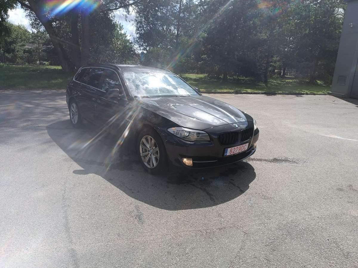 BMW 520 2012 — вигляд ззаду