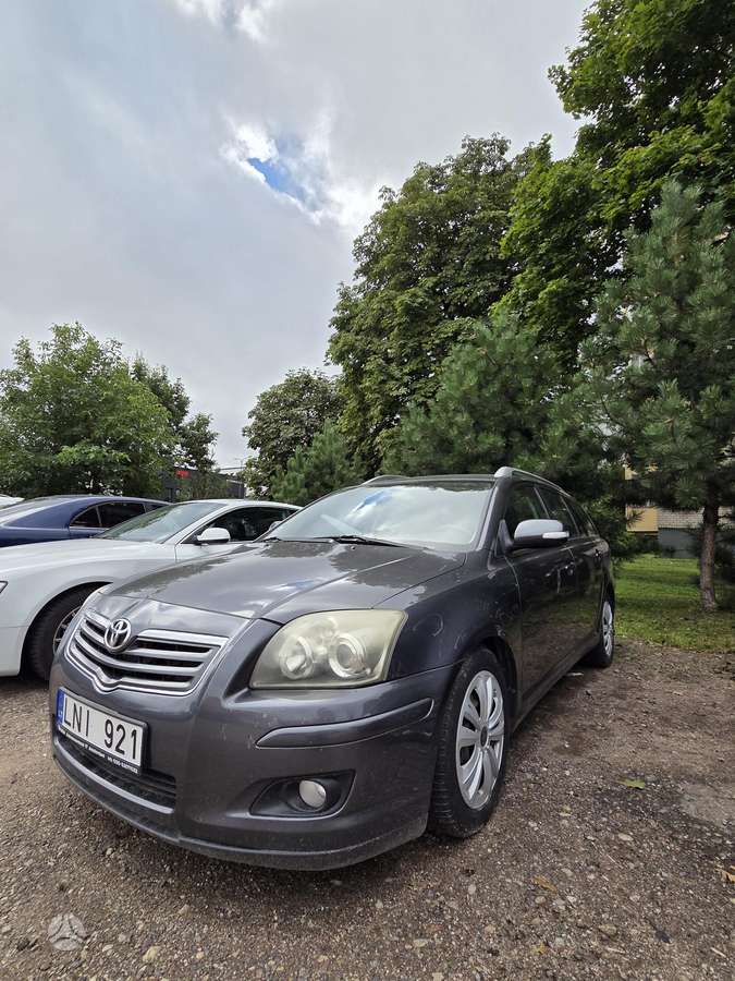 Toyota Avensis 2007 — rear view