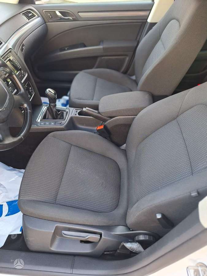 Skoda Superb 2012 — photo 10