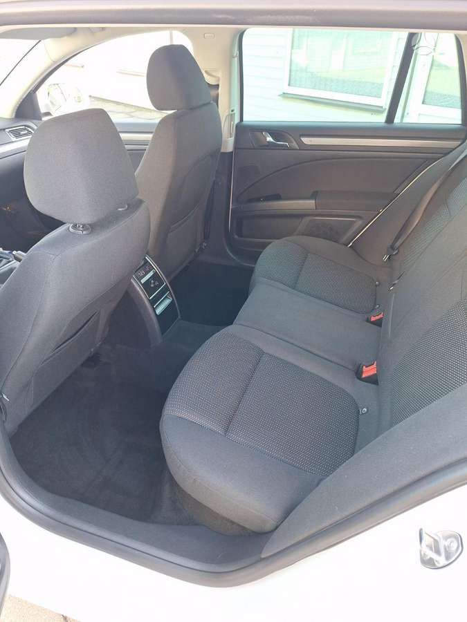 Skoda Superb 2012 — photo 11