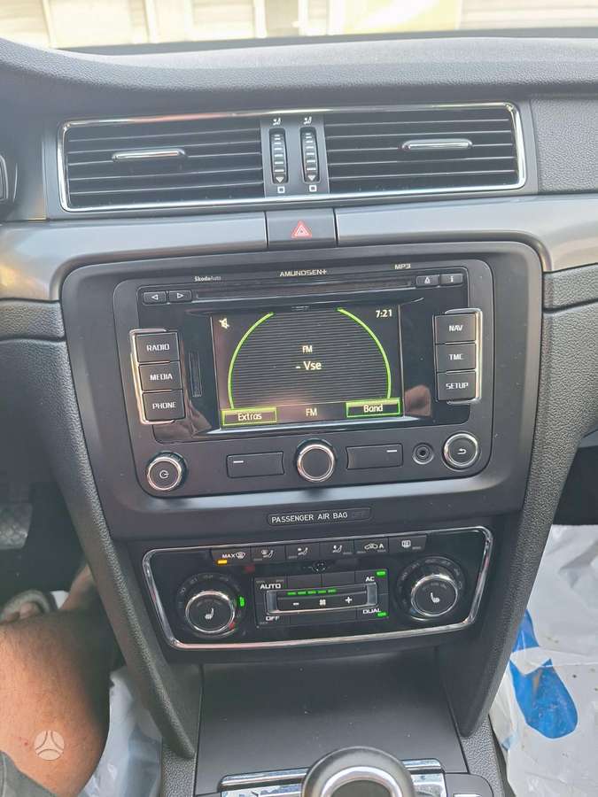 Skoda Superb 2012 — photo 16