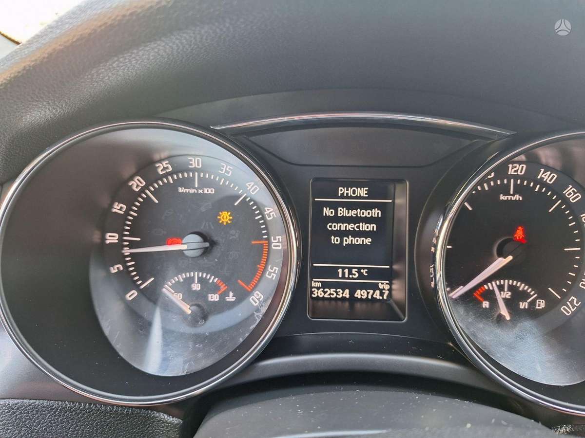 Skoda Superb 2012 — photo 17