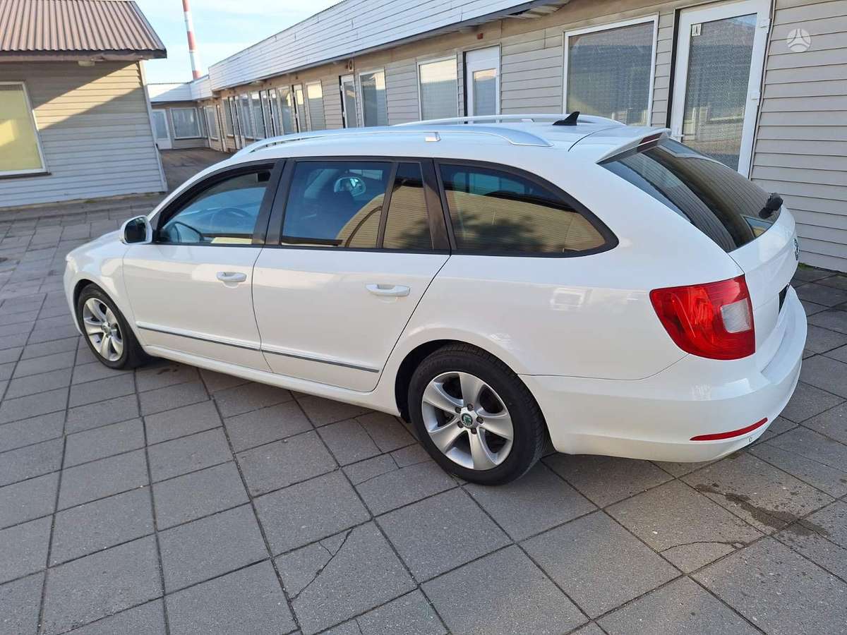 Skoda Superb 2012 — photo 22