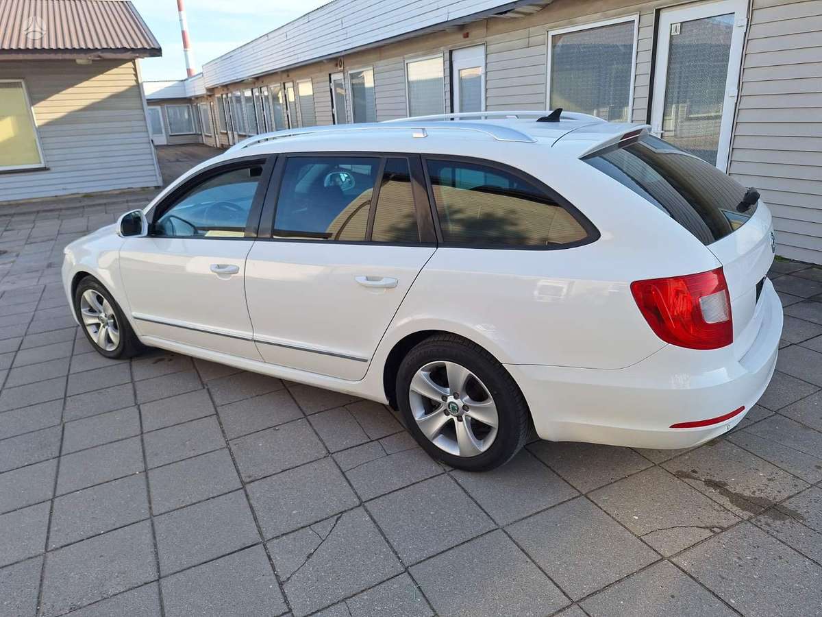 Skoda Superb 2012 — photo 6