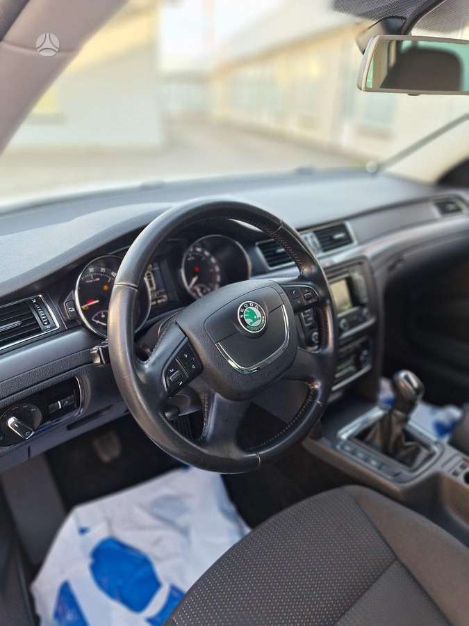 Skoda Superb 2012 — photo 7