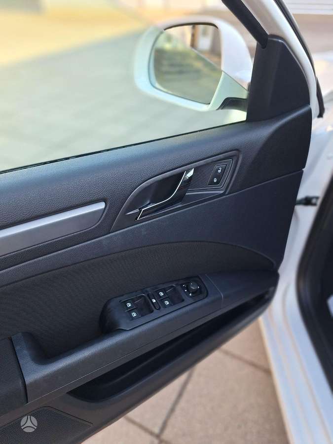 Skoda Superb 2012 — photo 8