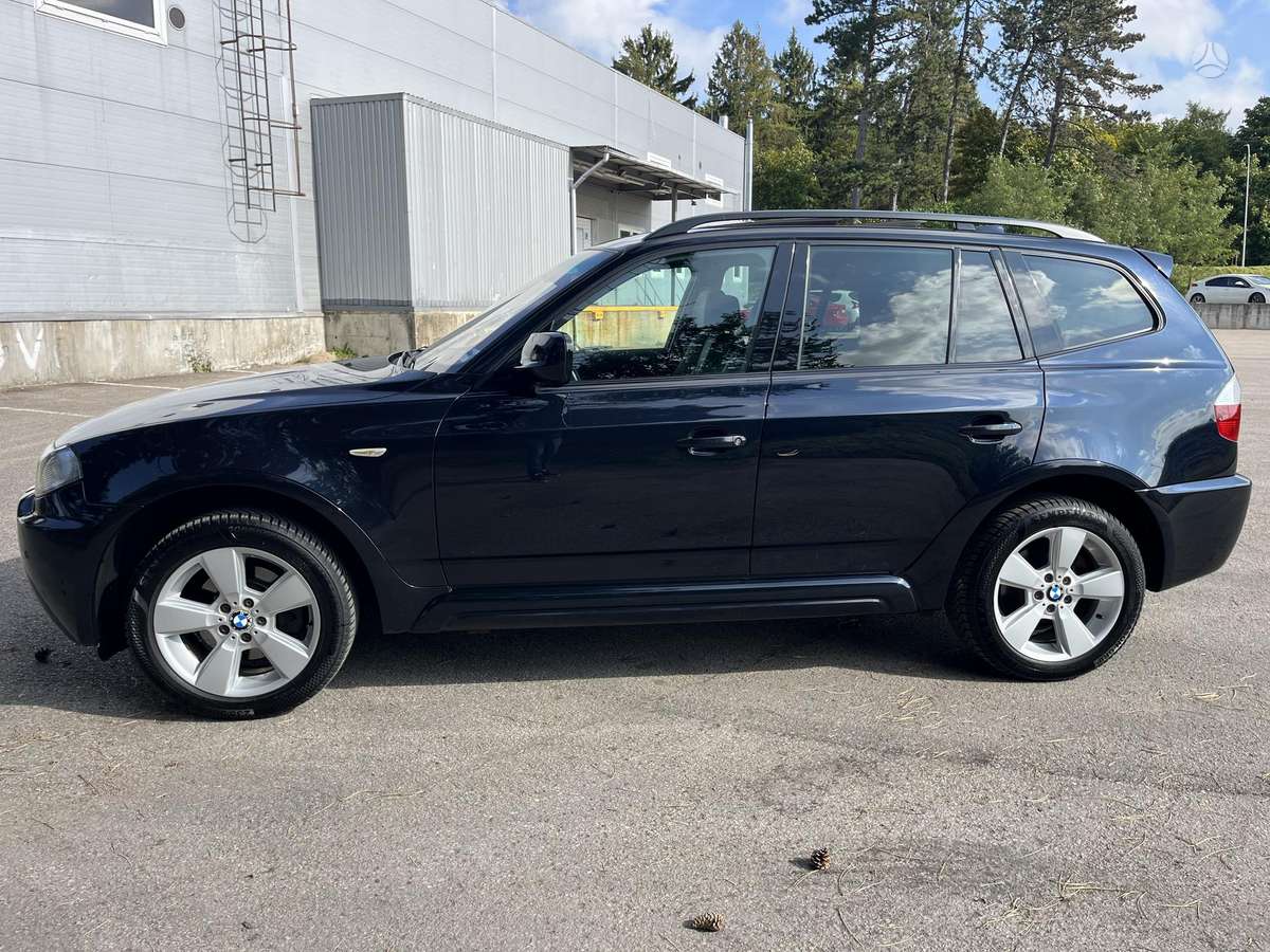BMW X3 2010 — салон