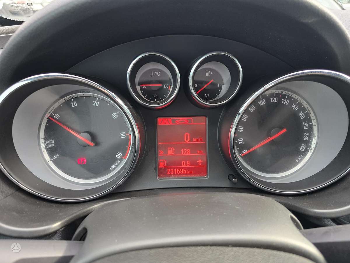 Opel Insignia 2012 — photo 18
