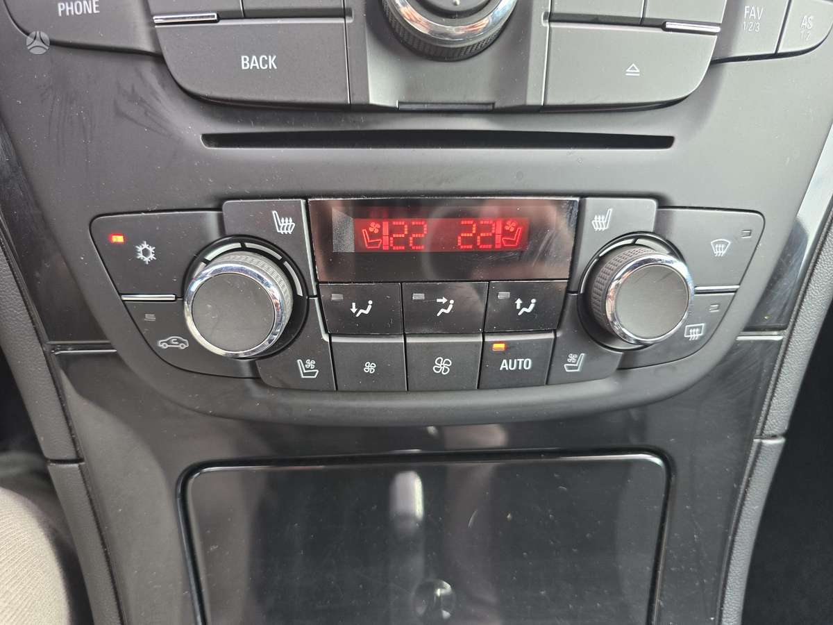 Opel Insignia 2012 — photo 22