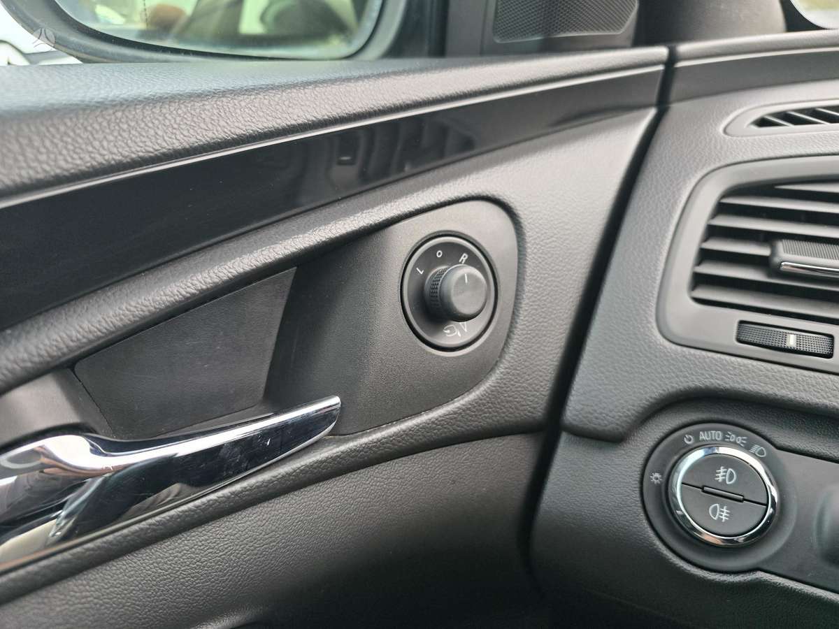 Opel Insignia 2012 — photo 28