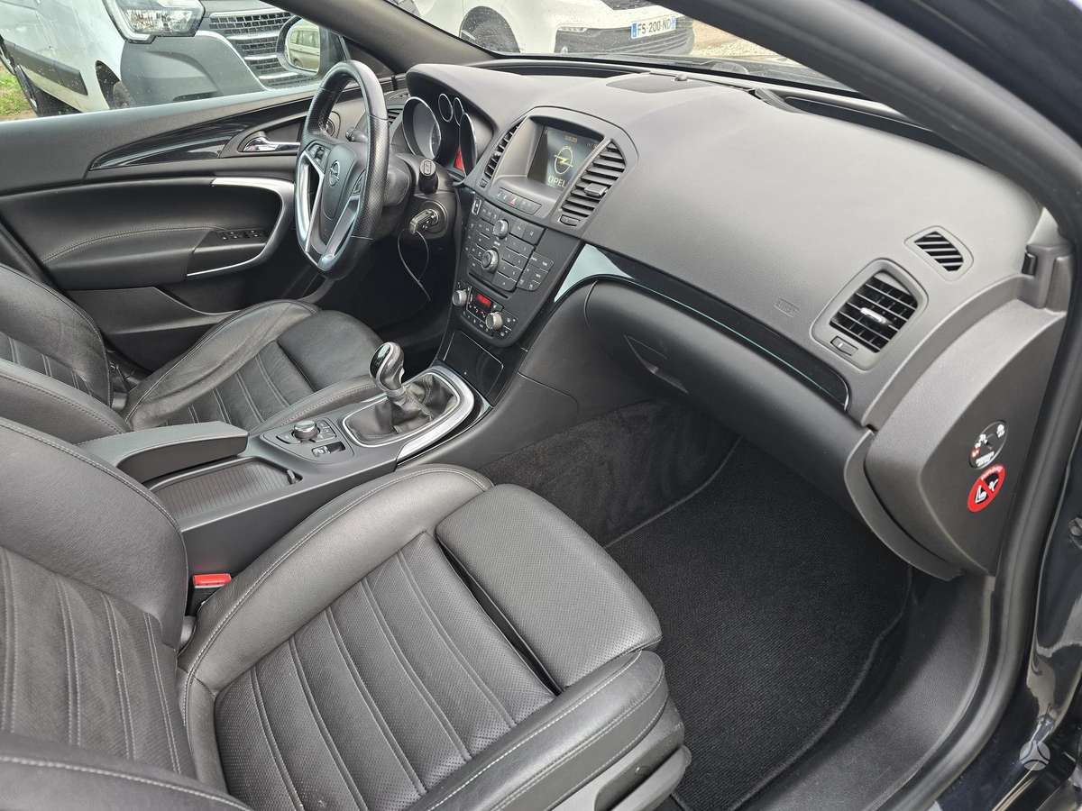 Opel Insignia 2012 — photo 30
