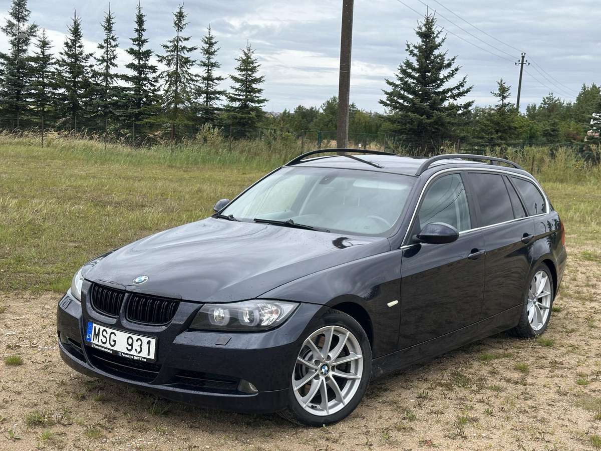 BMW 330 2007 — салон