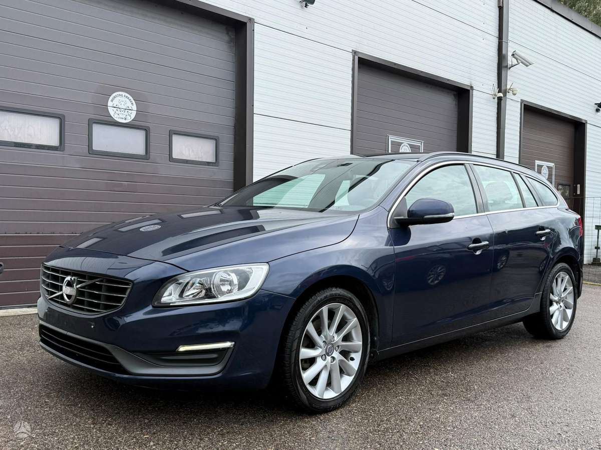 Volvo V60 2013 — rear view