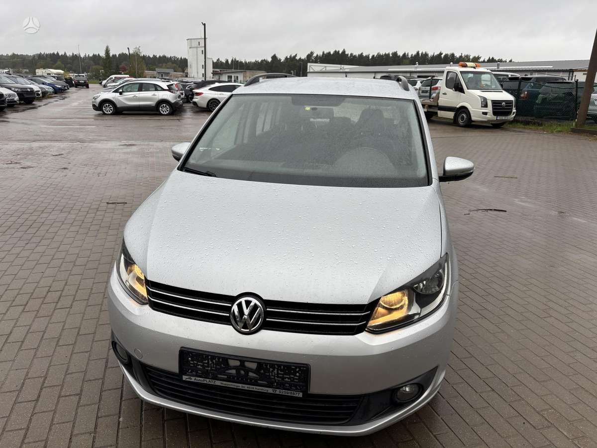 Volkswagen Touran 2013 — вигляд ззаду