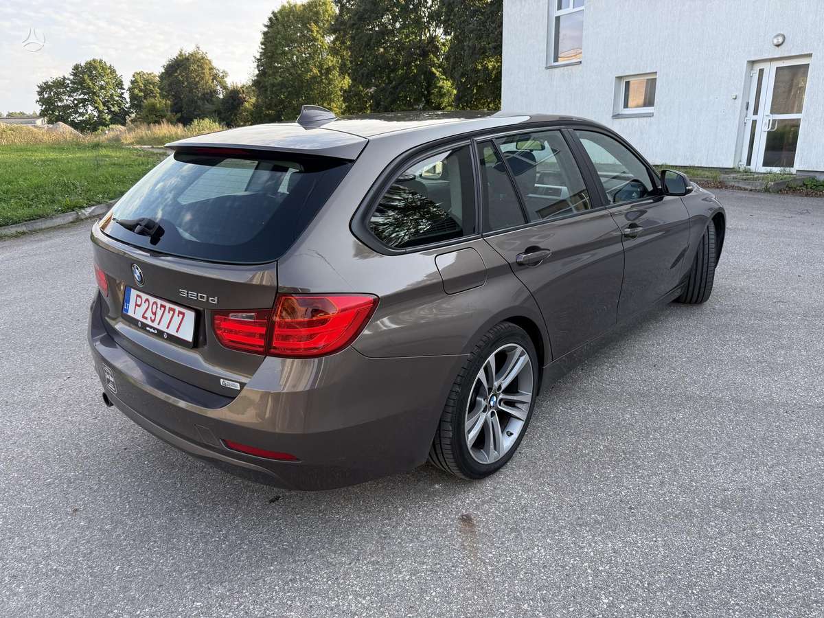 BMW 320 2015 — rear view
