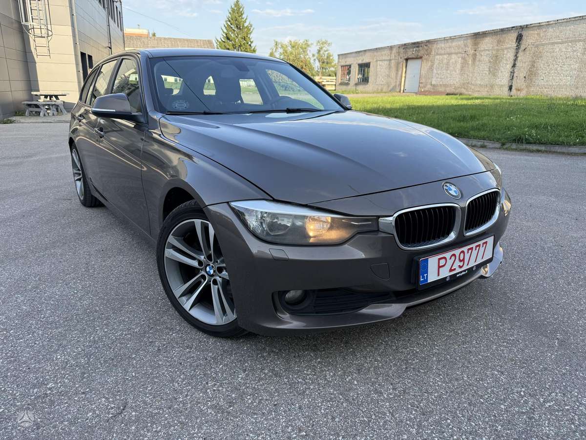 BMW 320 2015 — interior
