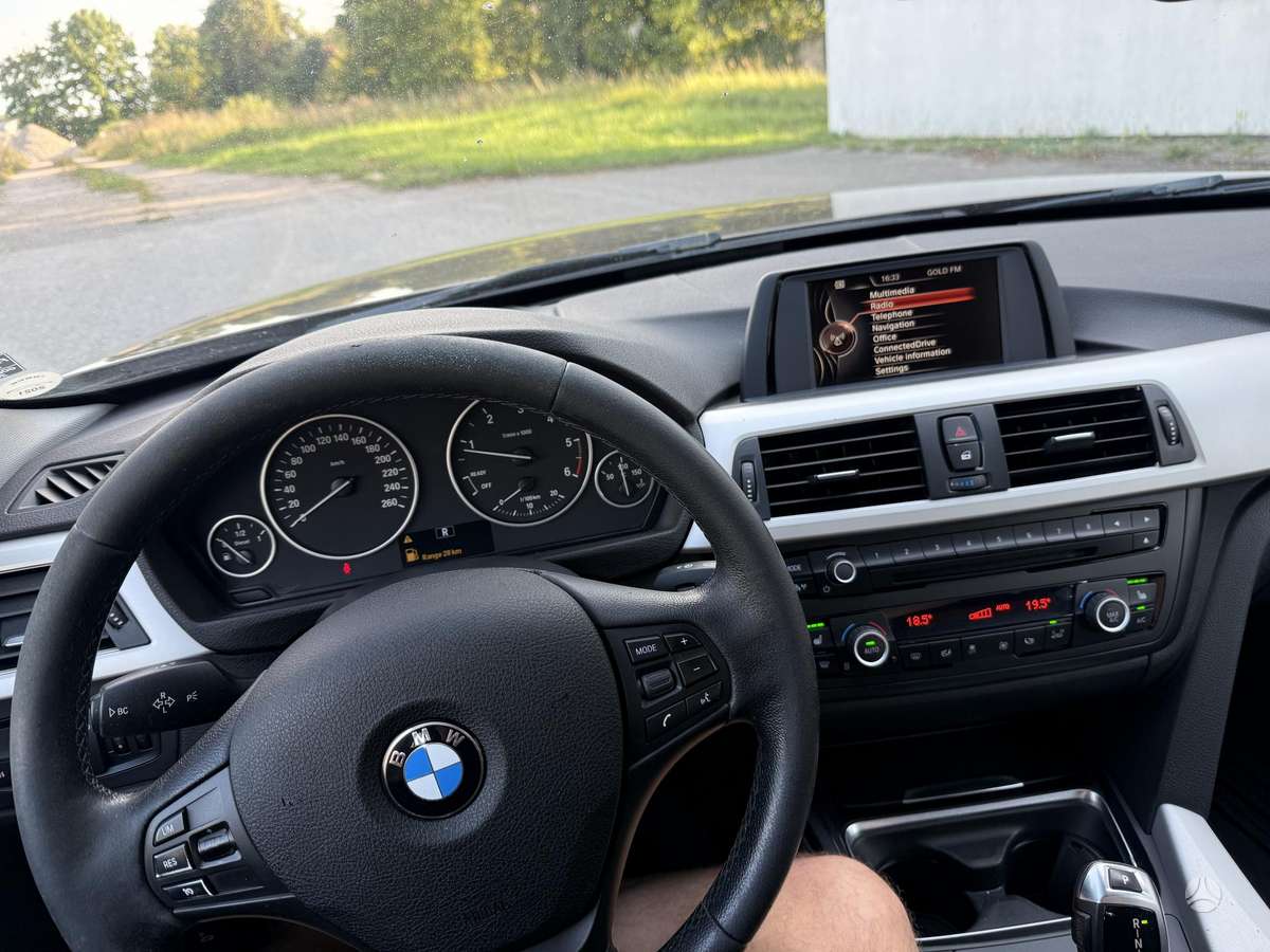 BMW 320 2015 — photo 9