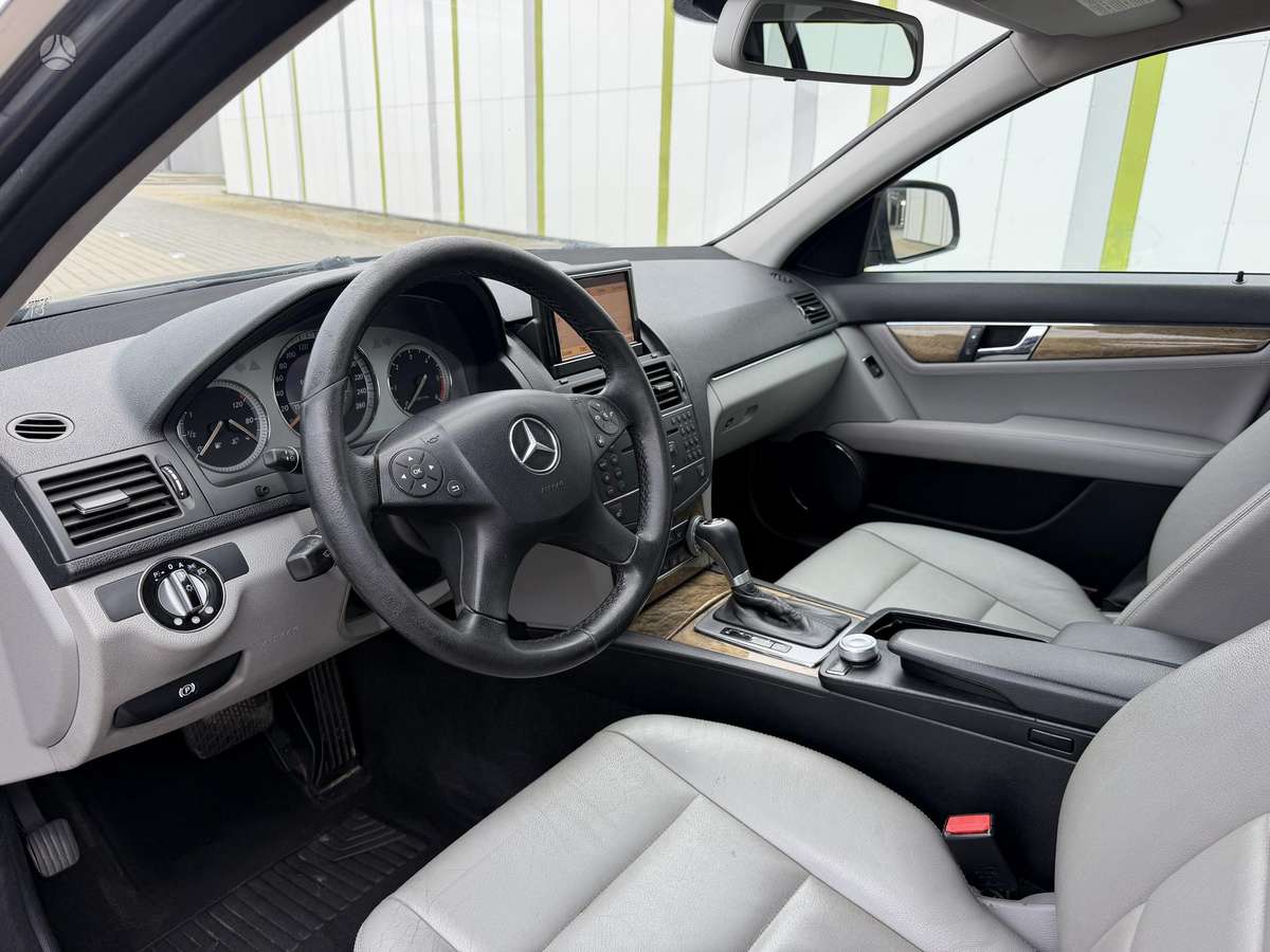 Mercedes-Benz E320 2008 — photo 14