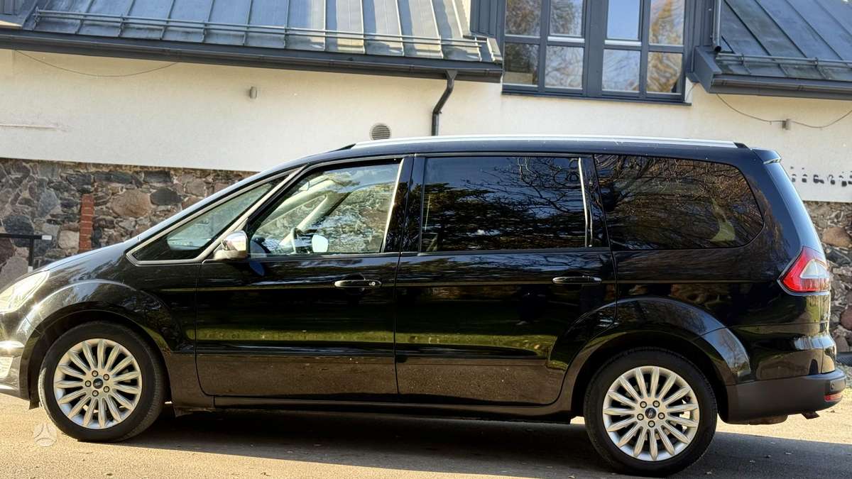 Ford Galaxy 2013 — photo 15
