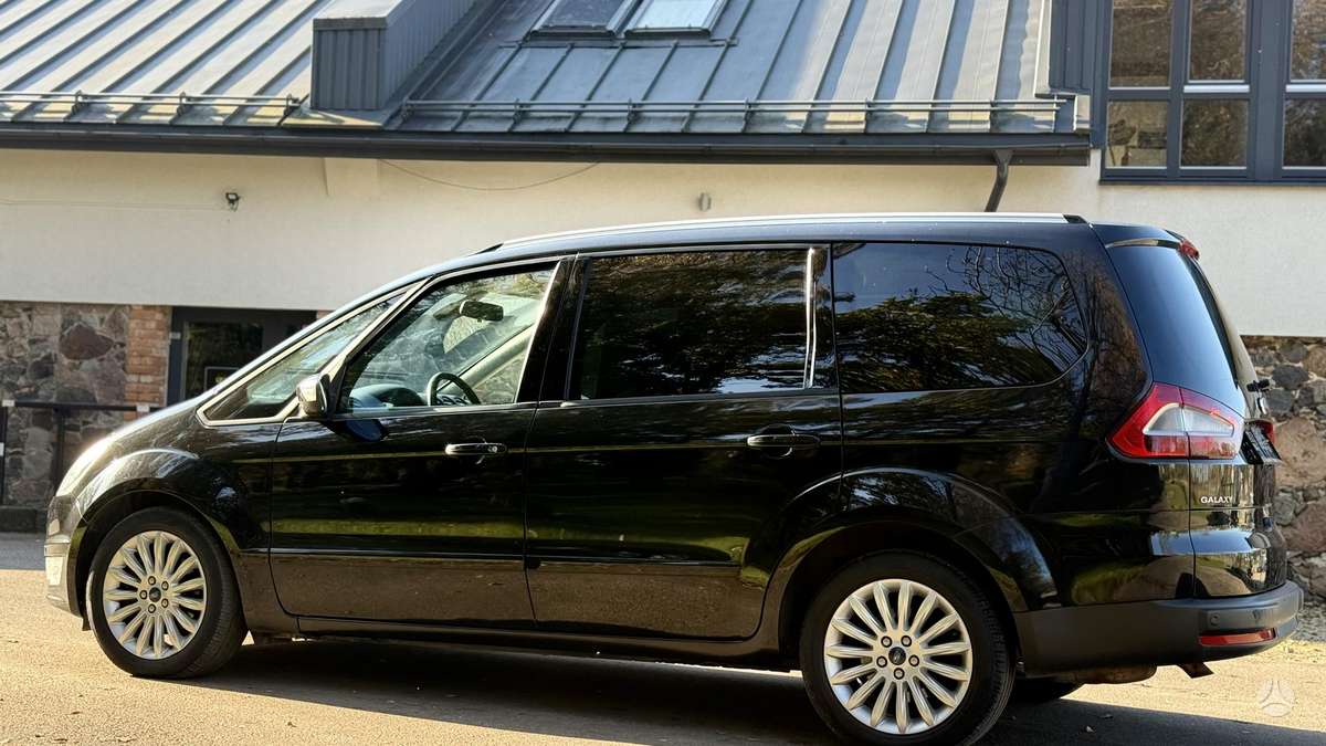 Ford Galaxy 2013 — photo 16