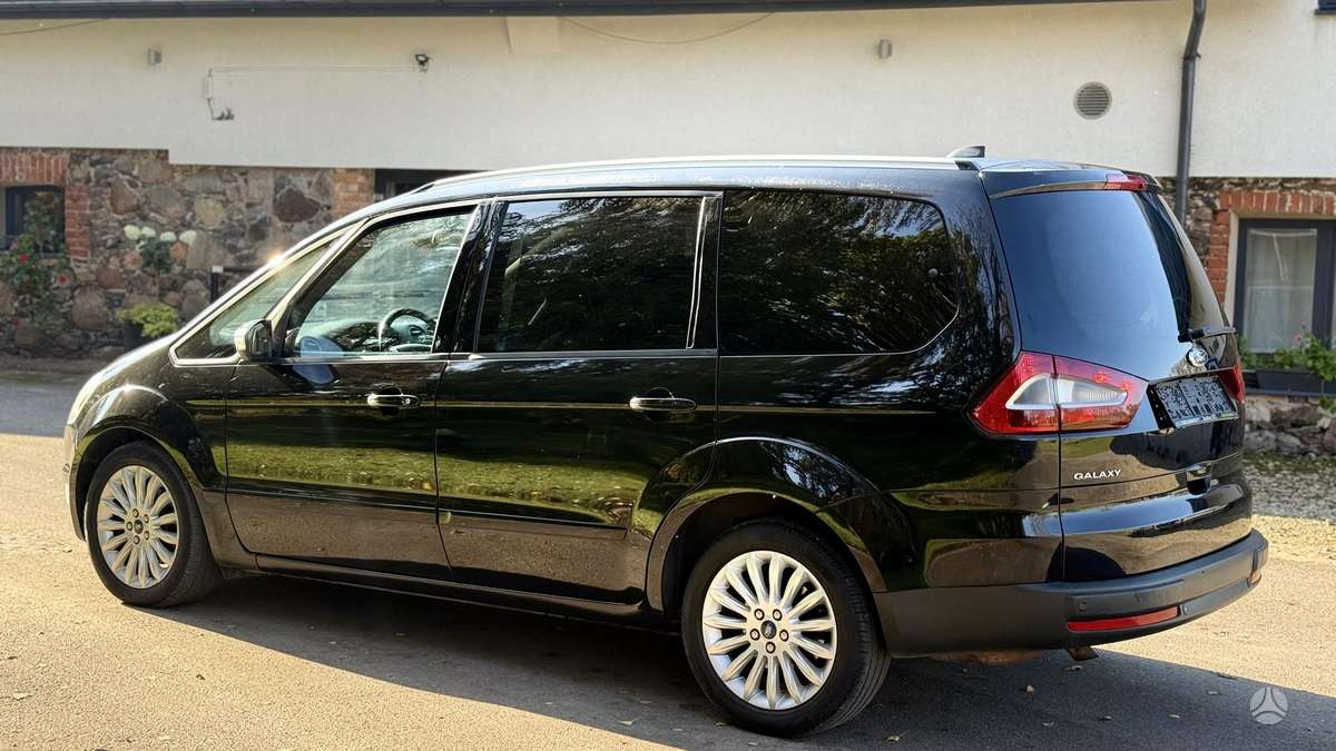 Ford Galaxy 2013 — photo 17