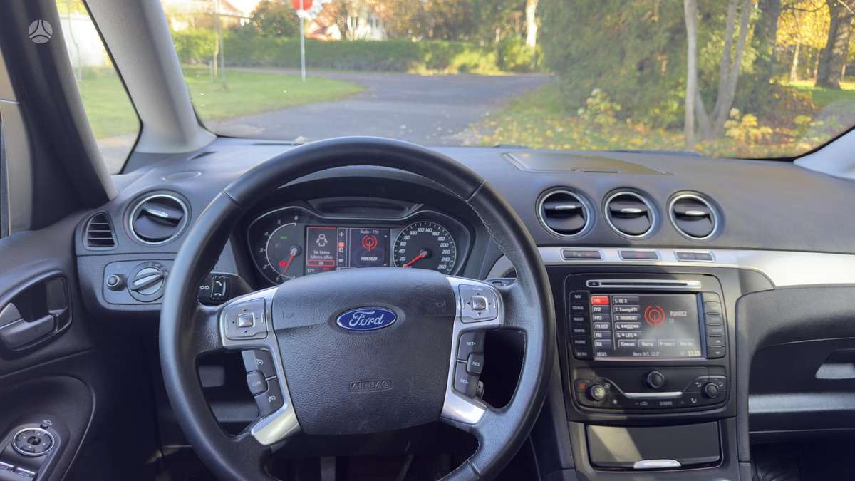 Ford Galaxy 2013 — photo 19