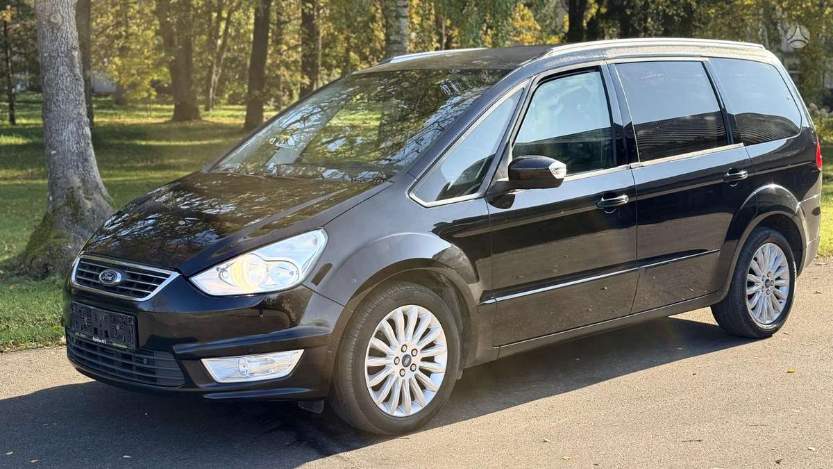 Ford Galaxy 2013 — rear view
