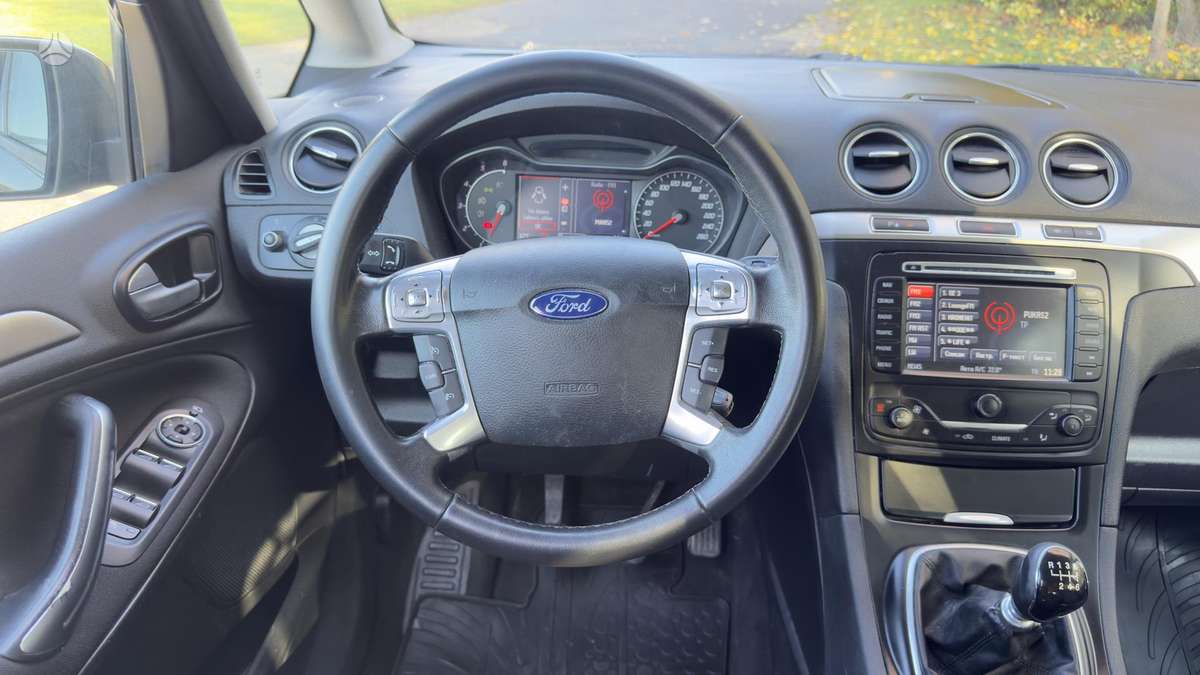 Ford Galaxy 2013 — photo 20