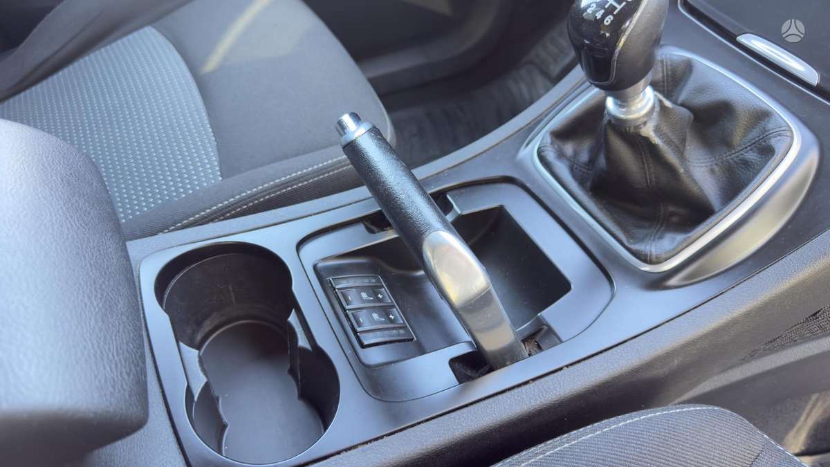 Ford Galaxy 2013 — photo 23