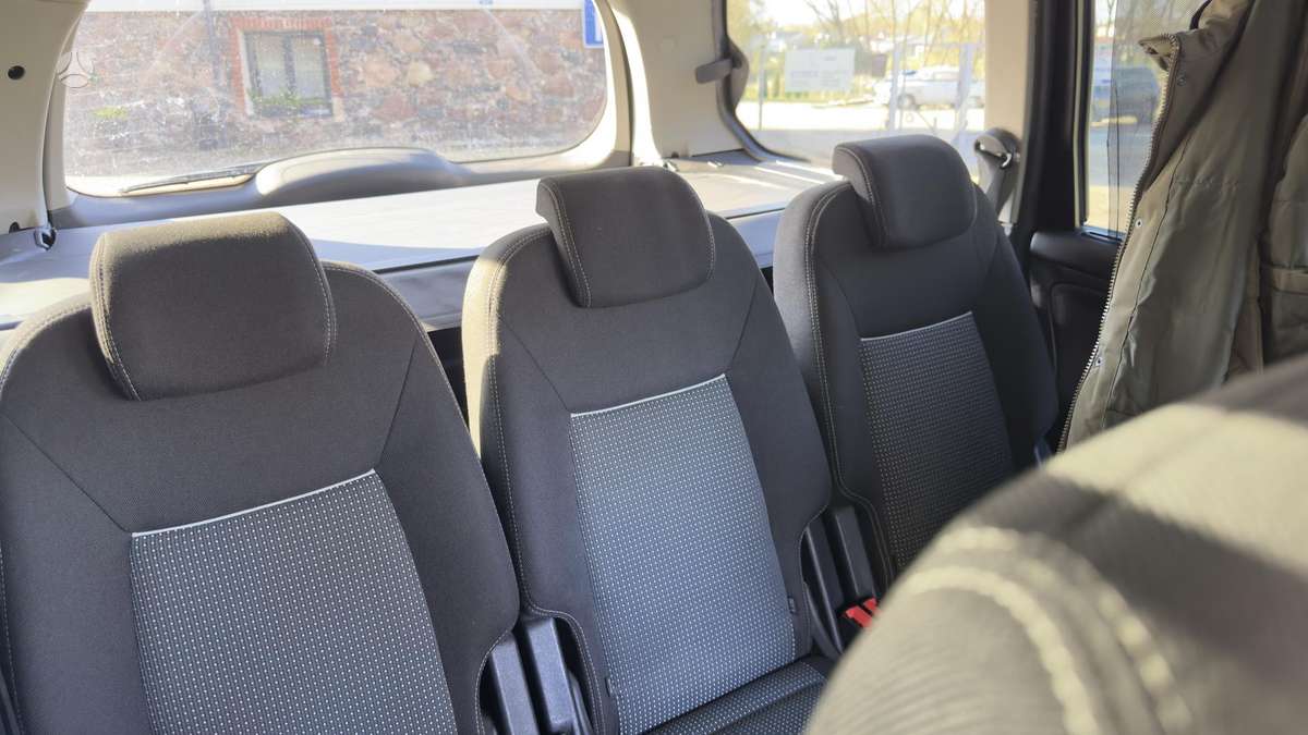 Ford Galaxy 2013 — photo 25