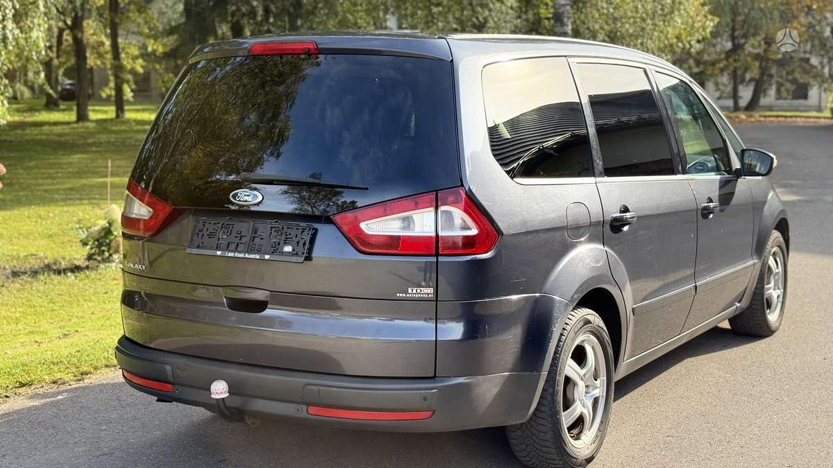 Ford Galaxy 2010 — photo 21