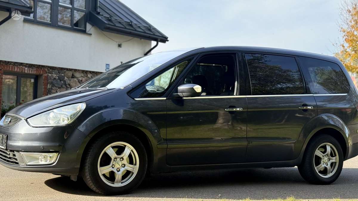 Ford Galaxy 2010 — photo 22