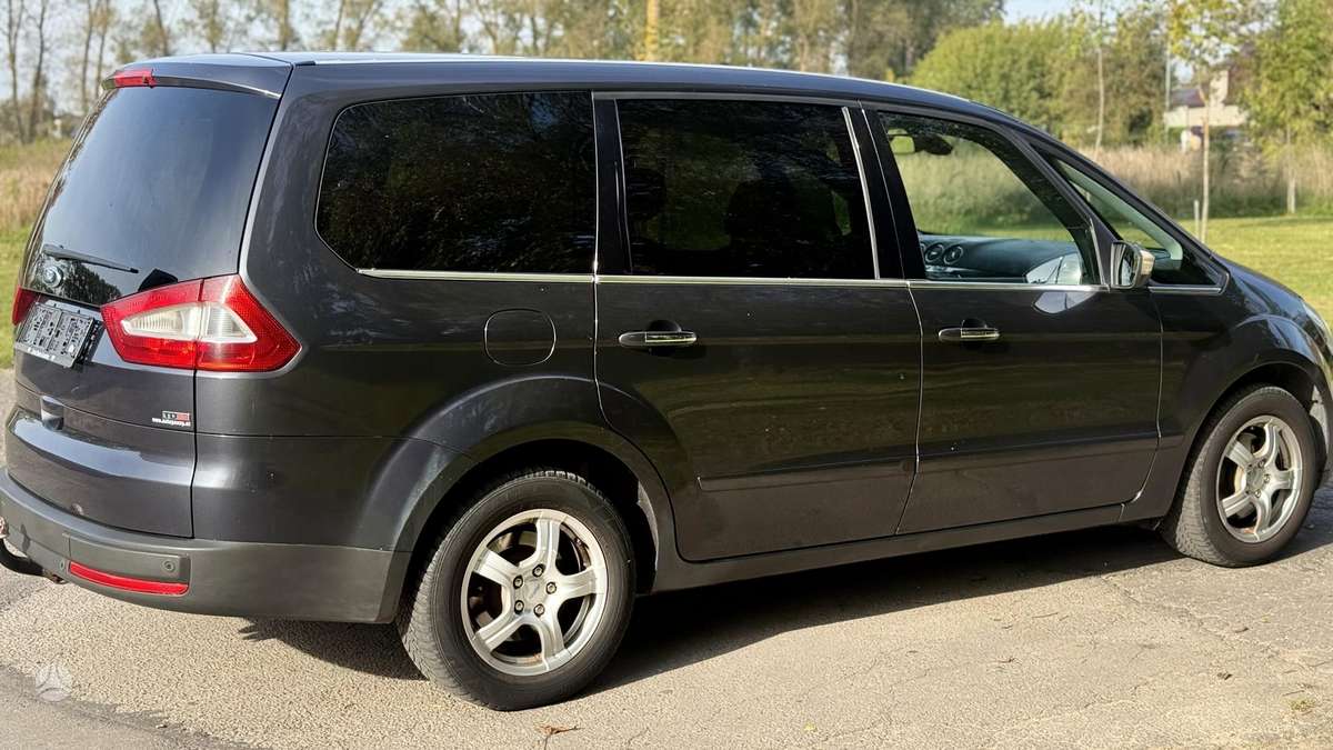 Ford Galaxy 2010 — photo 6