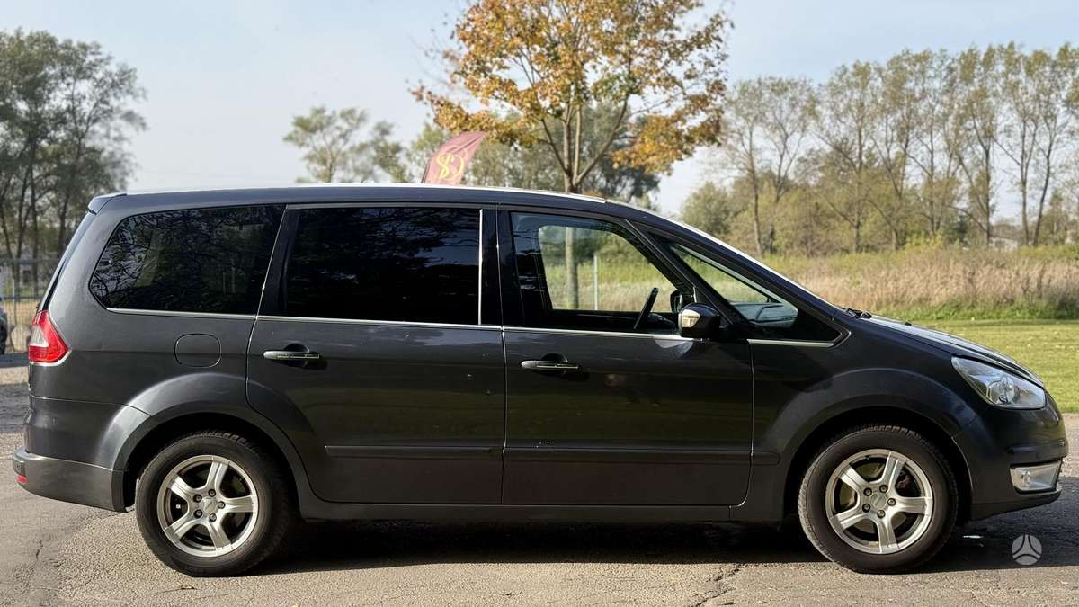 Ford Galaxy 2010 — photo 7
