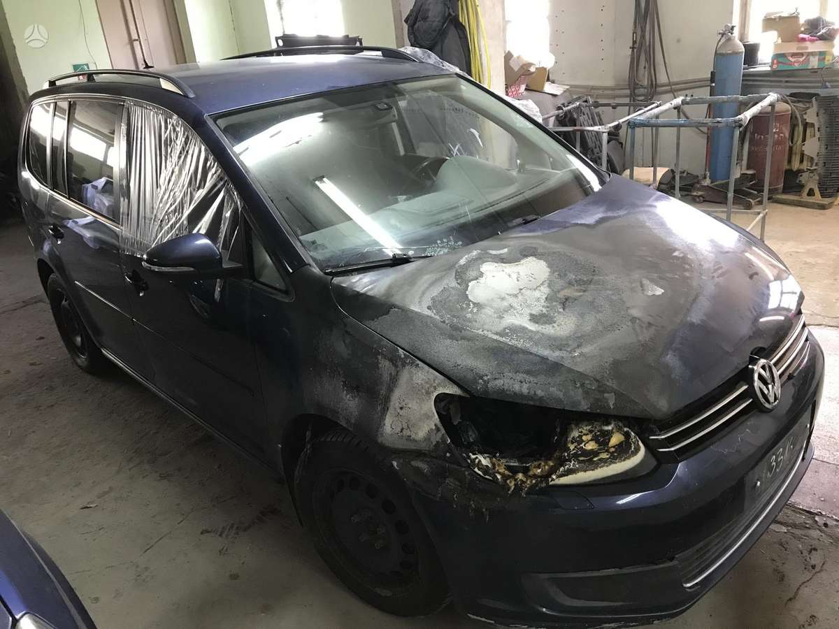 Volkswagen Touran 2011 — двигун 1600 cm³, 105 HP (77kW)