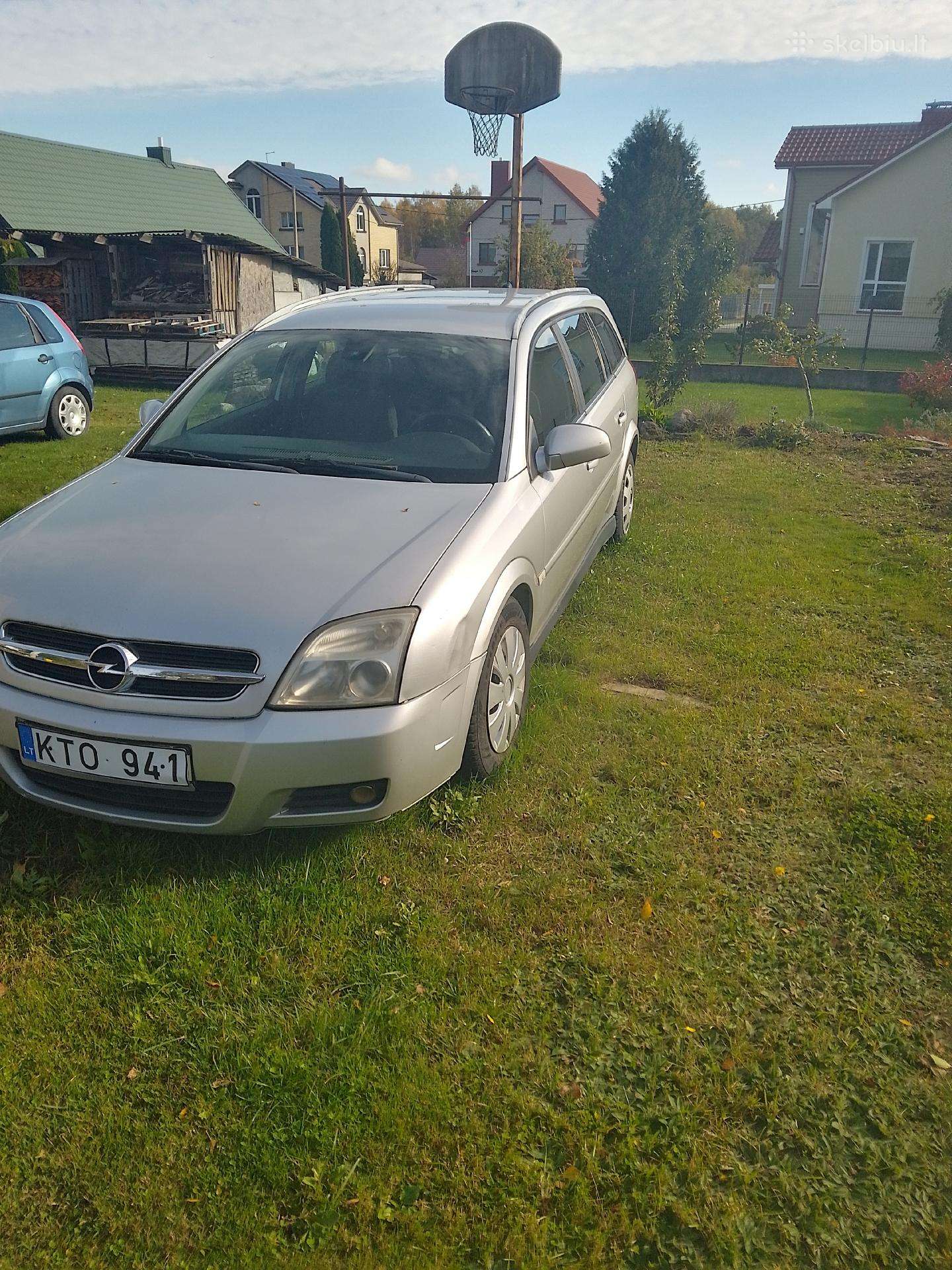 Opel Vectra 2004 — rear view