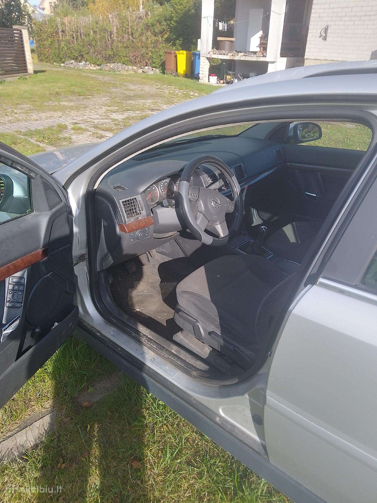 Opel Vectra 2004 — interior