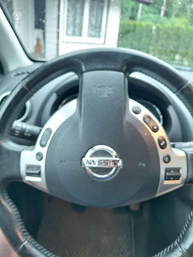 Nissan Qashqai 2013 — interior