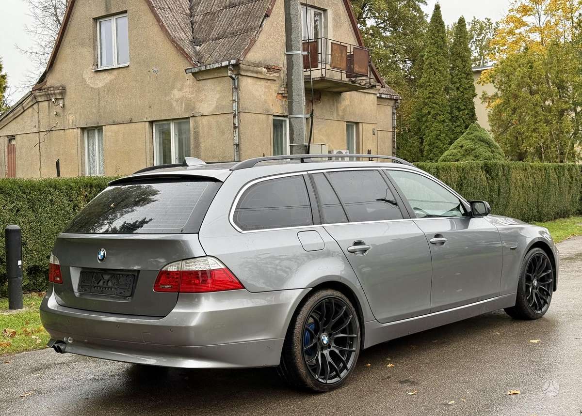 BMW 530 2008 — салон