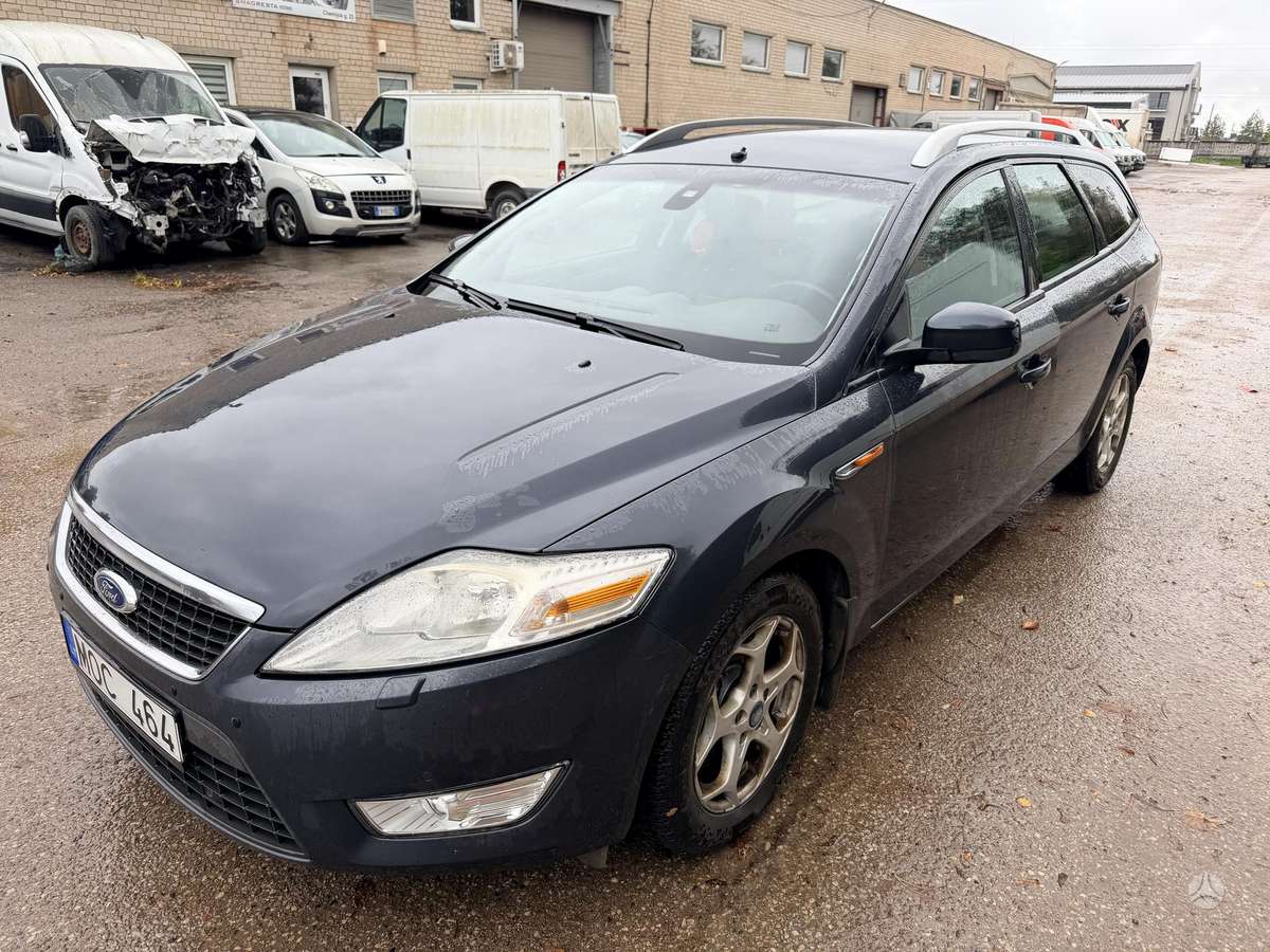 Ford Mondeo 2010 — rear view