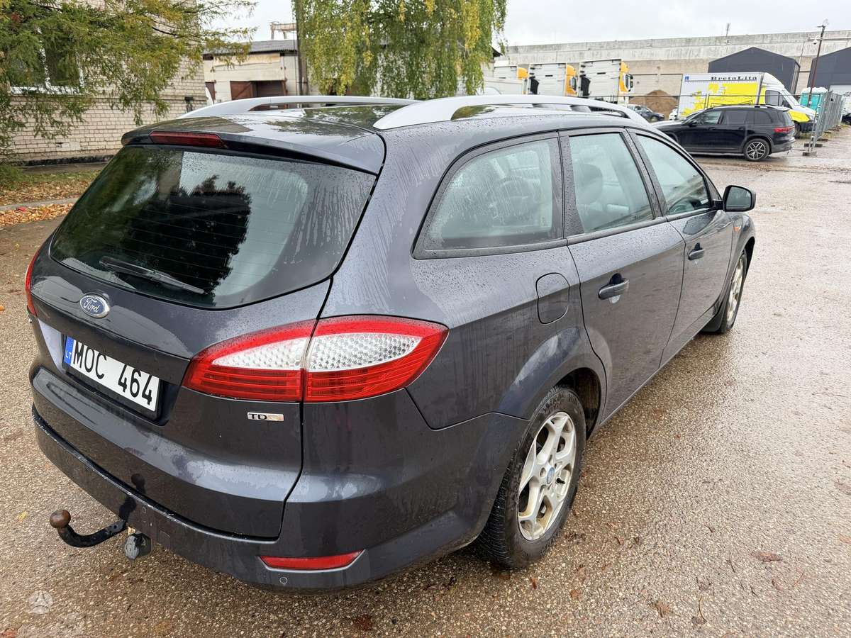 Ford Mondeo 2010 — interior
