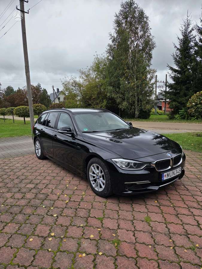 BMW 320 2013 — вигляд ззаду