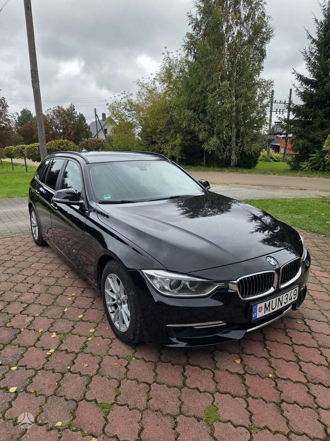 BMW 320 2013 — салон