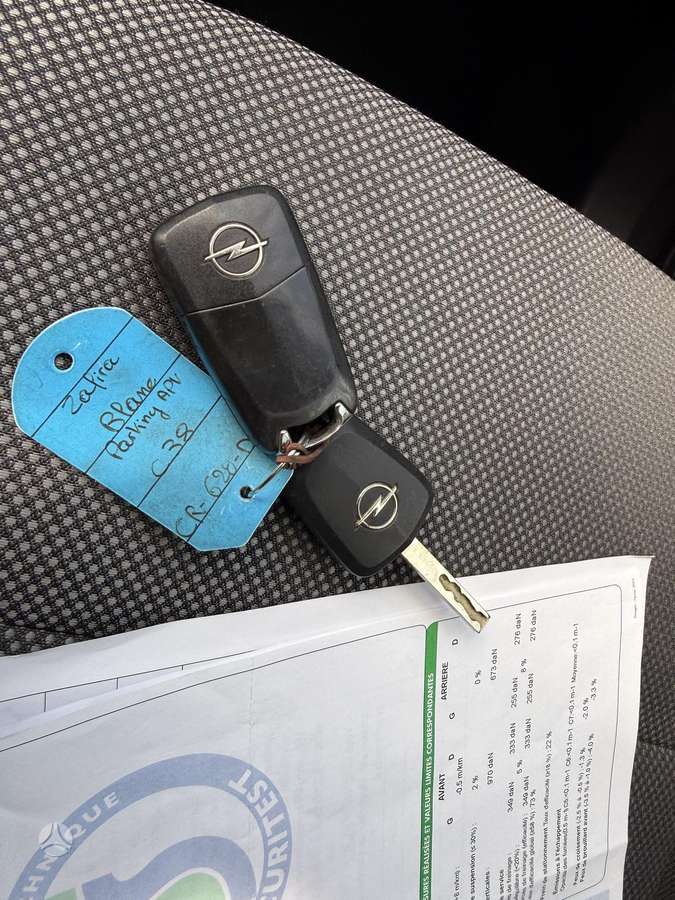 Opel Zafira 2013 — photo 10