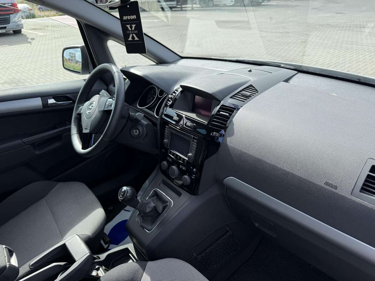 Opel Zafira 2013 — photo 13