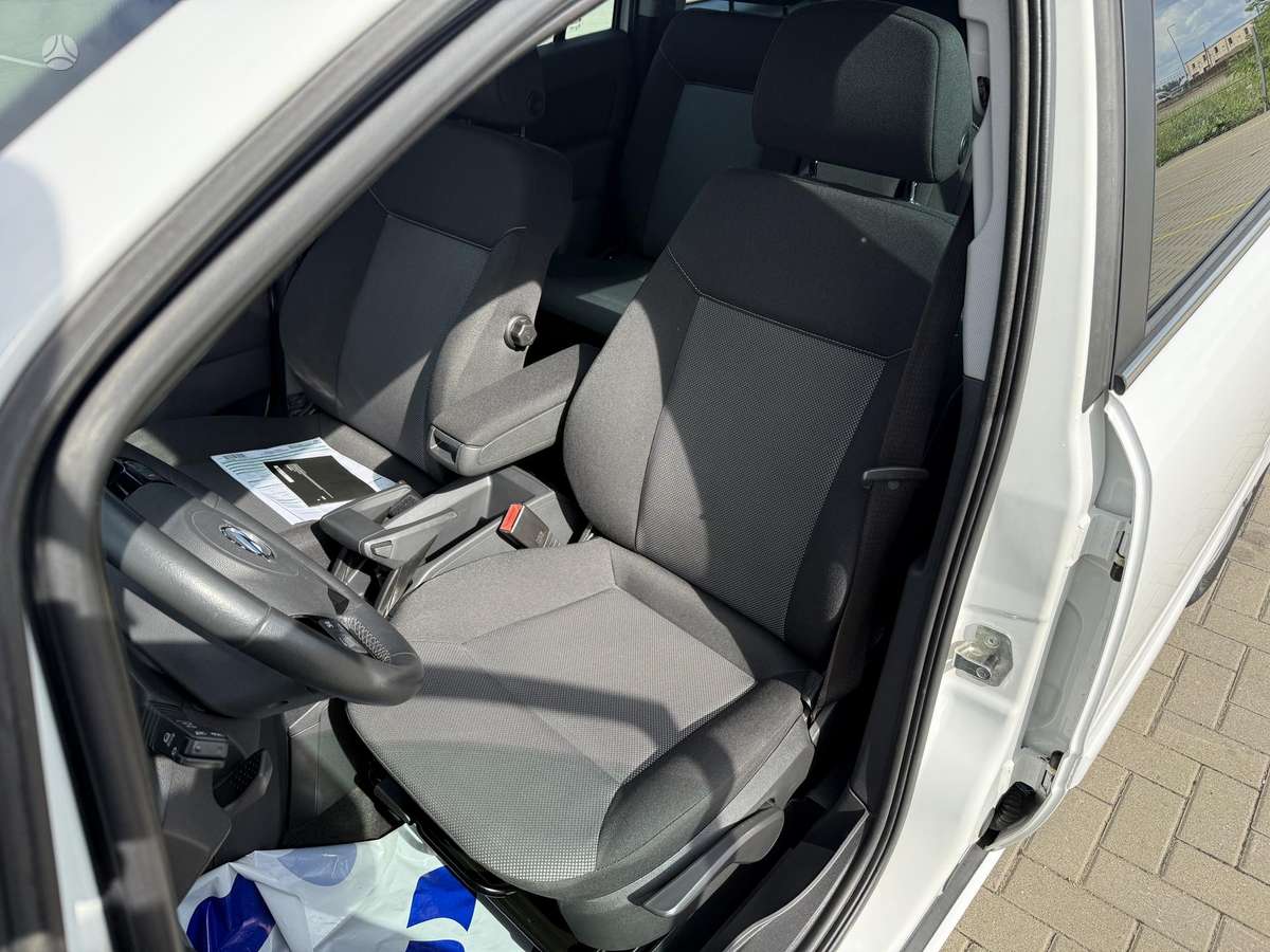 Opel Zafira 2013 — photo 14